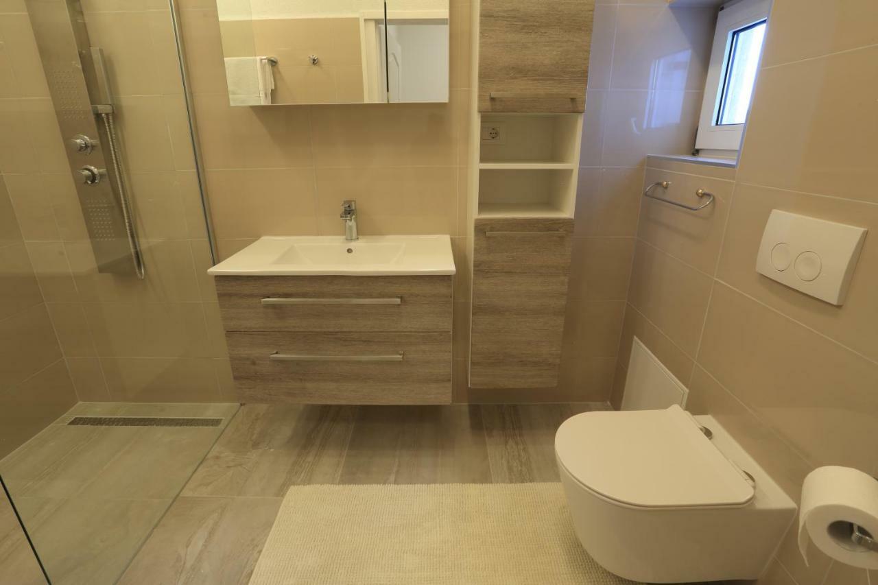 Apartments Bonvenon2พูลา ภายนอก รูปภาพ